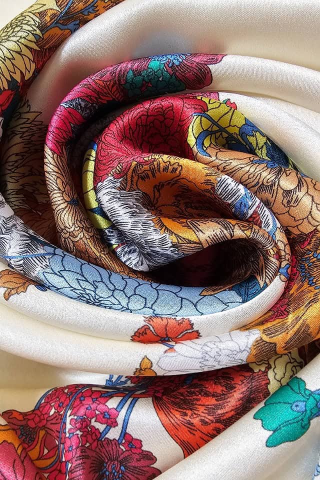 Esarfa din matase naturala colorata Flowers, patrata, 66x66 cm, Efyra