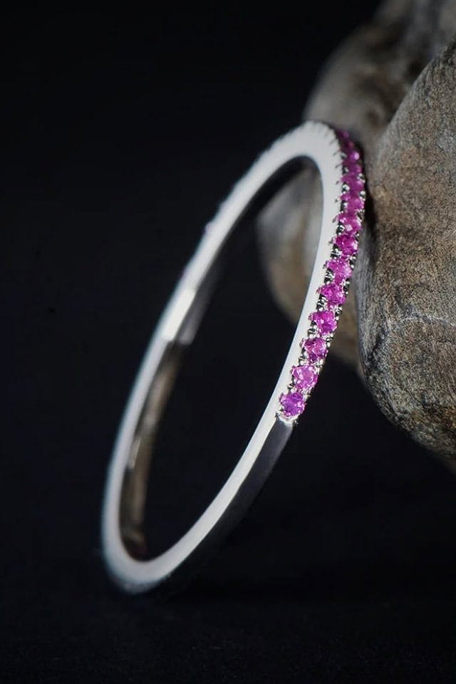 Silberner Tennisring mit fuchsiafarbenen Steinen – Bild 2