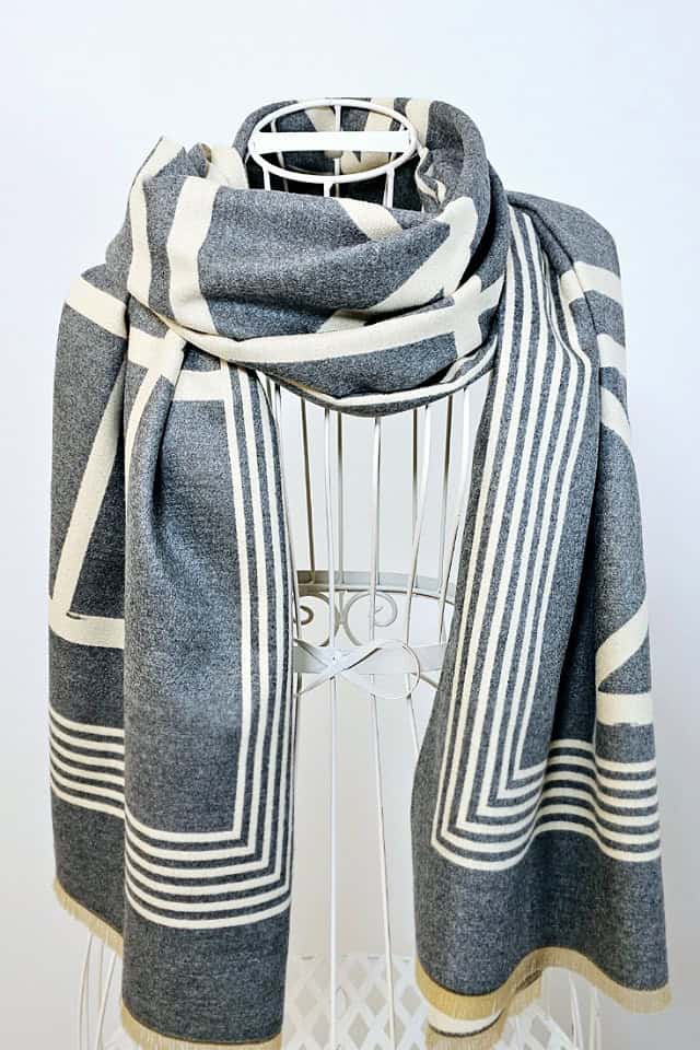 Grauer Wollschal in Kaschmir-Optik für Frauen – Bild 3